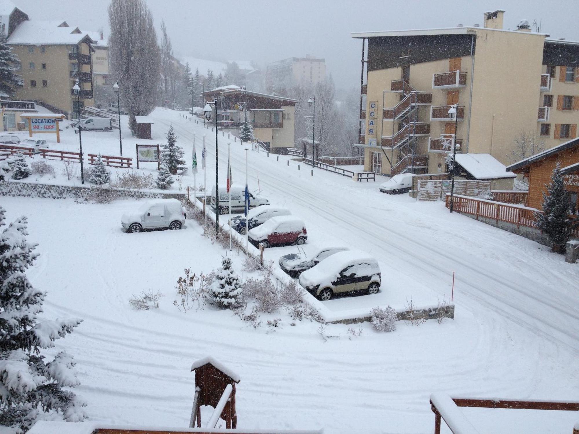 Hotel Les Flocons Le Sauze Exterior photo